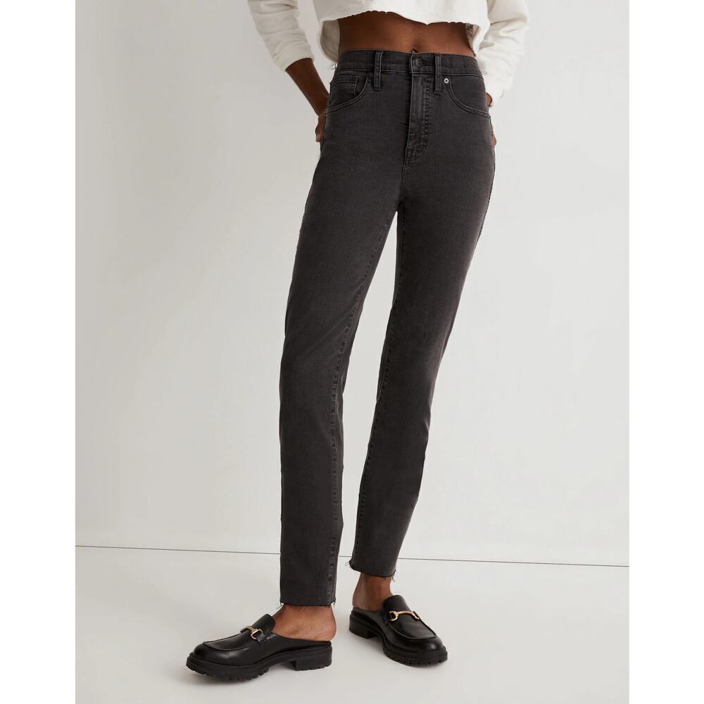 MADEWELL Stovepipe Jeans in Banberry Wash Raw-Hem Size 27 Black Charcoal NA940